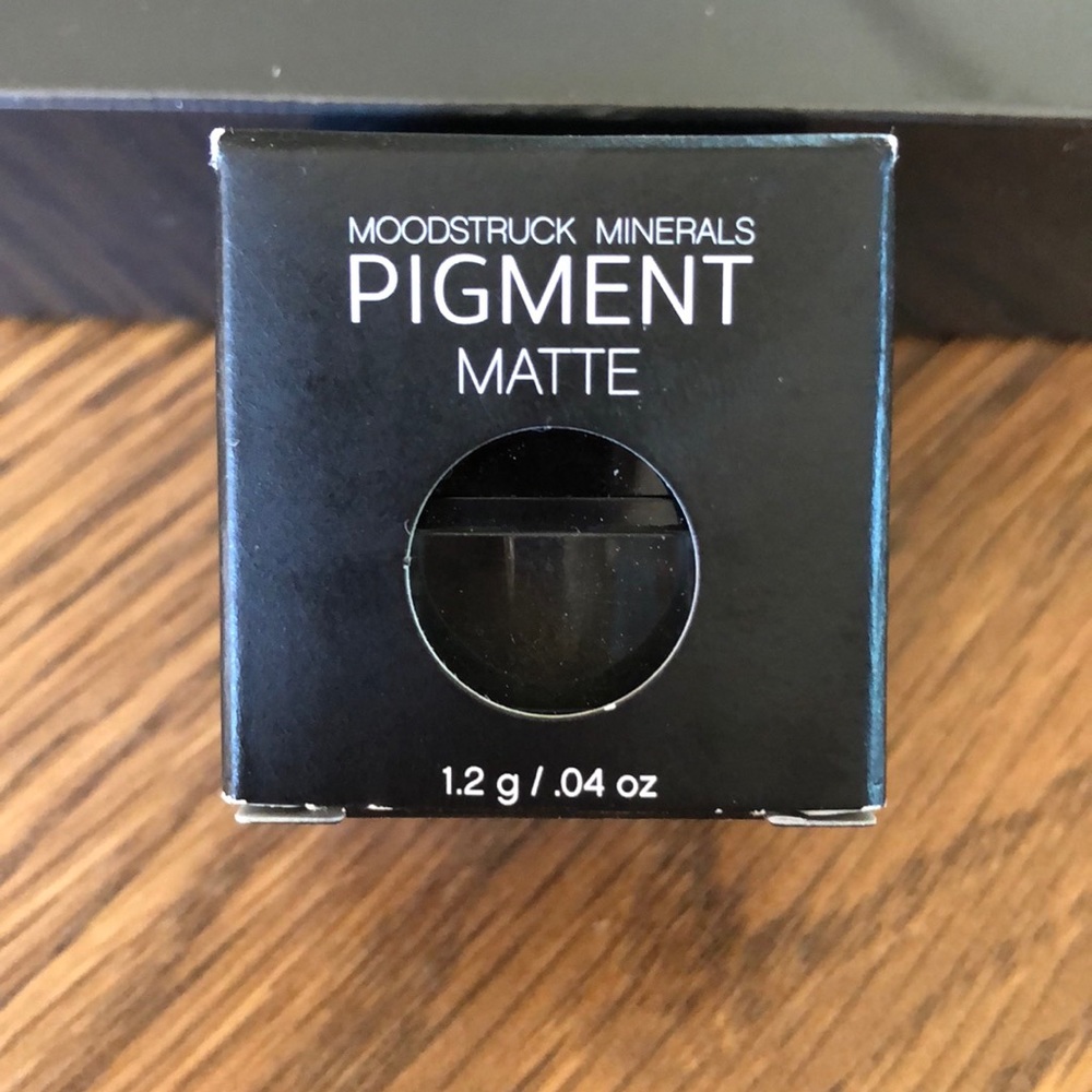 ❤️ 5 for $25 Younique Pigment Powder (Eyeshadow)